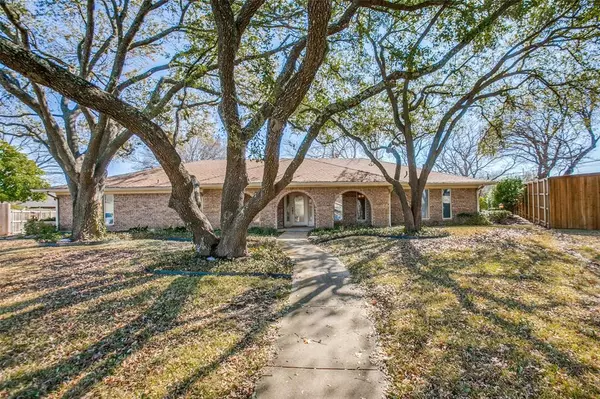 11 Walnut Creek Place, Richardson, TX 75080