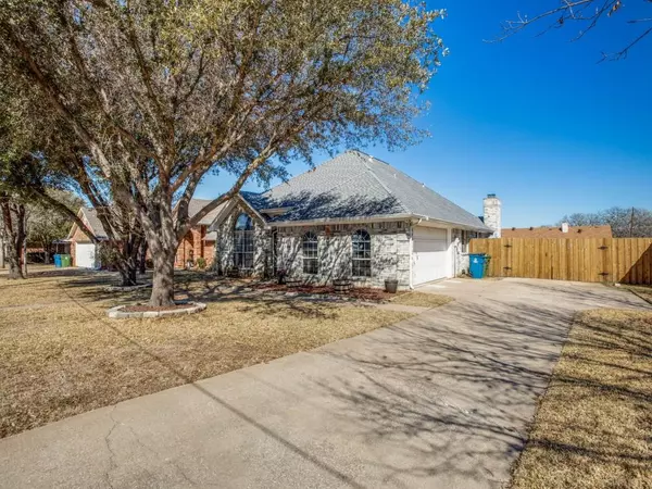 528 Ridgewood Street, Lake Dallas, TX 75065