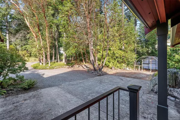 North Saanich, BC V8L 5K6,11325 Osprey Pl