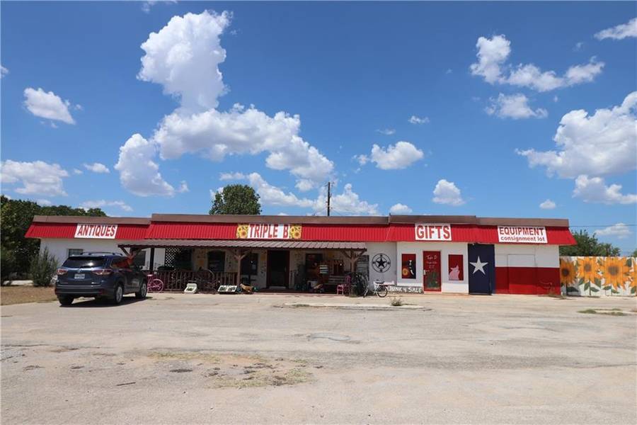 1002 E Hall Street, Bangs, TX 76823