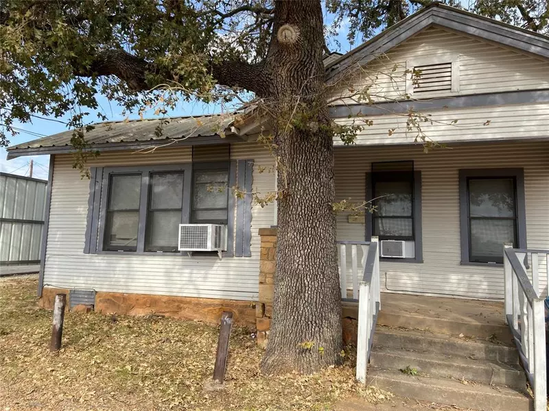 1112 W Walker Street, Breckenridge, TX 76424