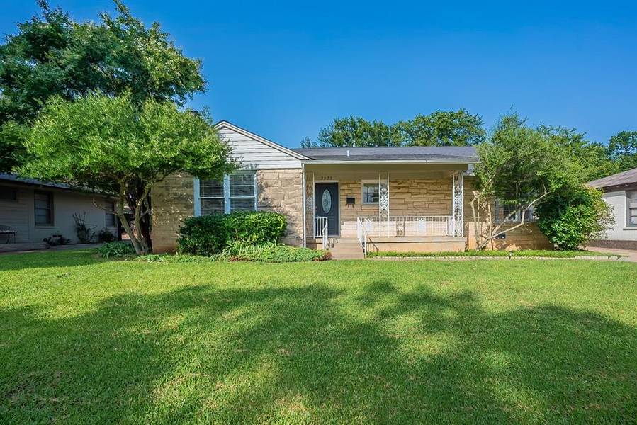 3933 Weyburn Drive, Fort Worth, TX 76109