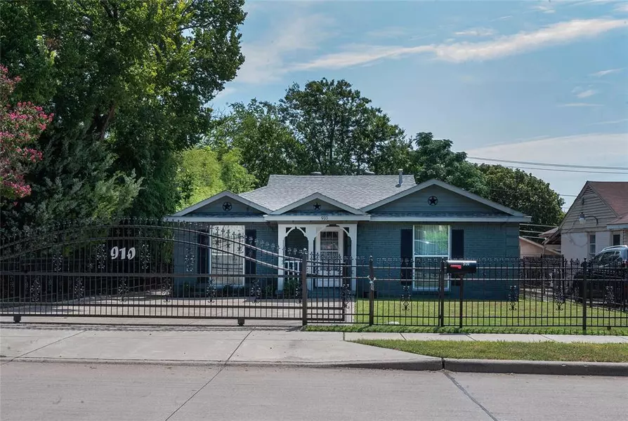 910 Westmount Avenue, Dallas, TX 75211