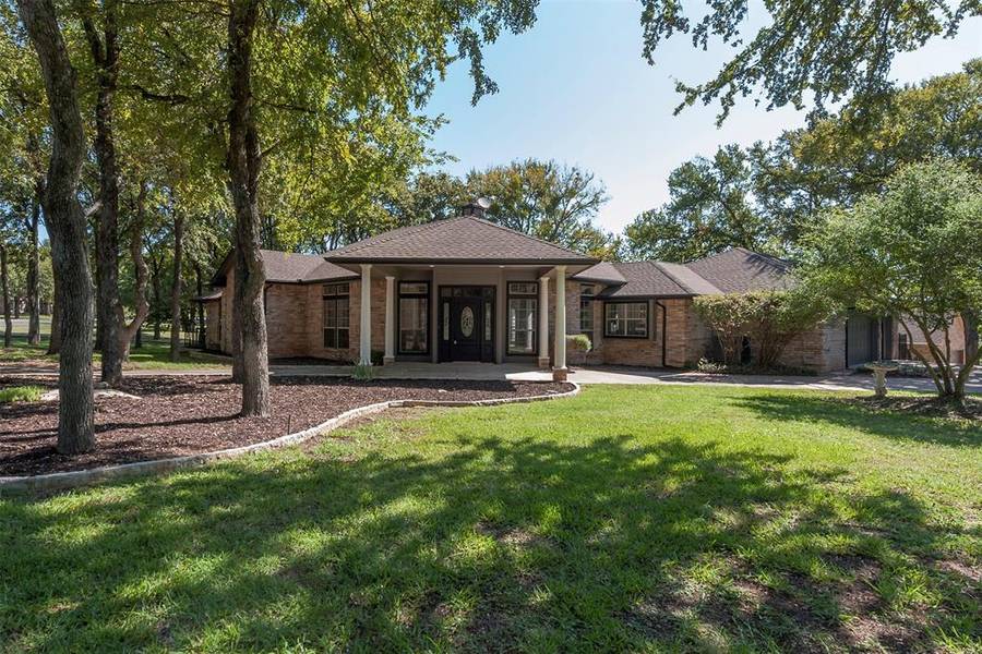 5400 Fairway Circle, De Cordova, TX 76049