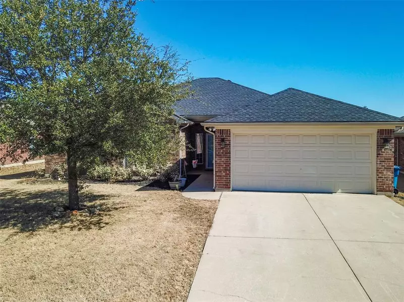 706 Lakeview Drive, Alvarado, TX 76009