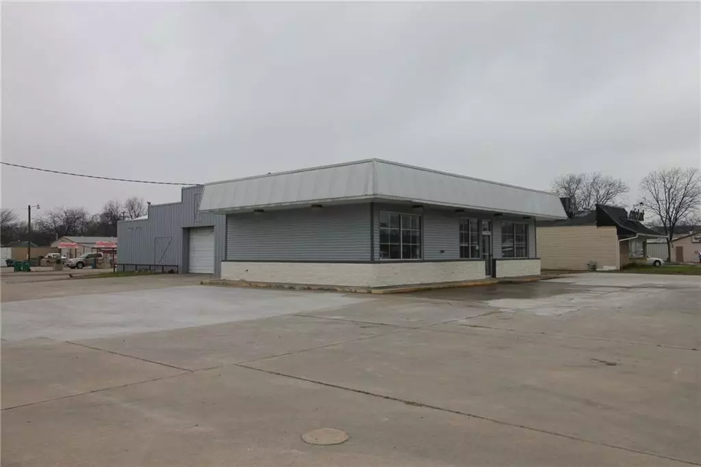 Gainesville, TX 76240,606 W Highway 82