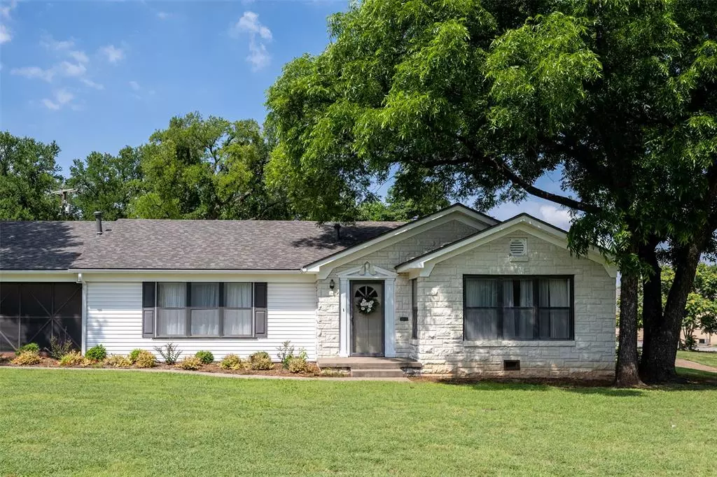 Graham, TX 76450,1112 Cypress Street