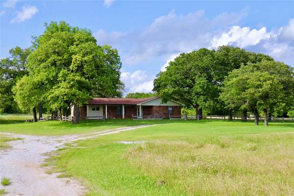 1050 County Road 1596, Alvord, TX 76225