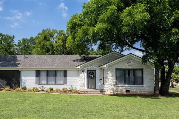 1112 Cypress Street, Graham, TX 76450