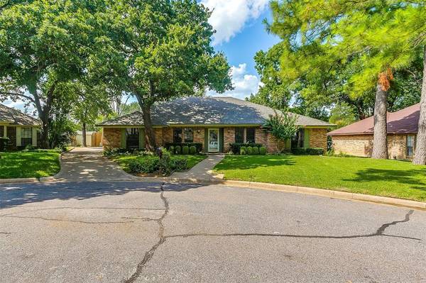 4009 Manorwood Court, Arlington, TX 76016