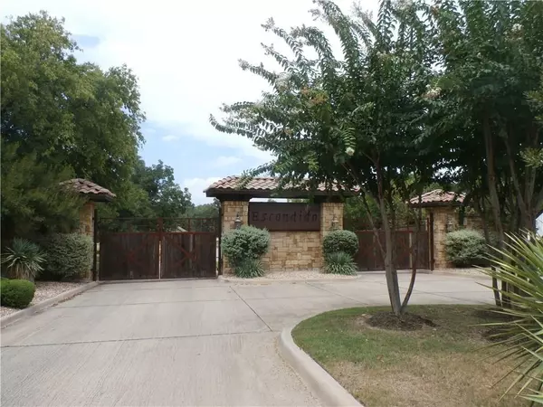 313 Familia Court, Azle, TX 76020