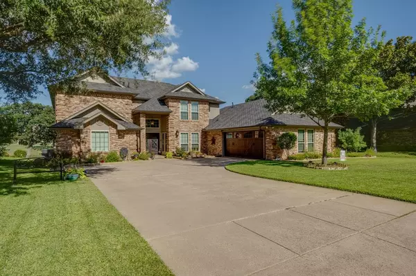 812 Muirfield Drive, Mansfield, TX 76063