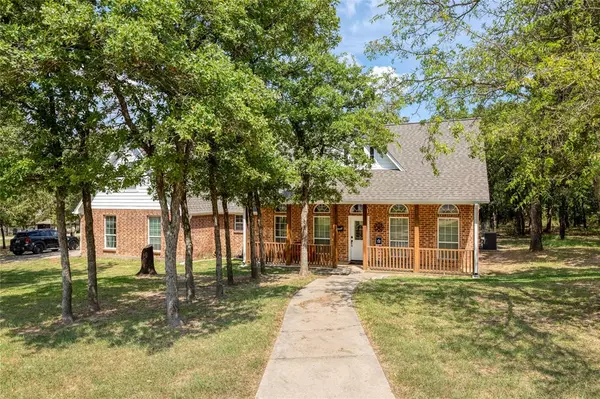 277 Oak Creek Circle, Springtown, TX 76082