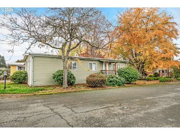 Eugene, OR 97402,1800 LAKEWOOD CT #122