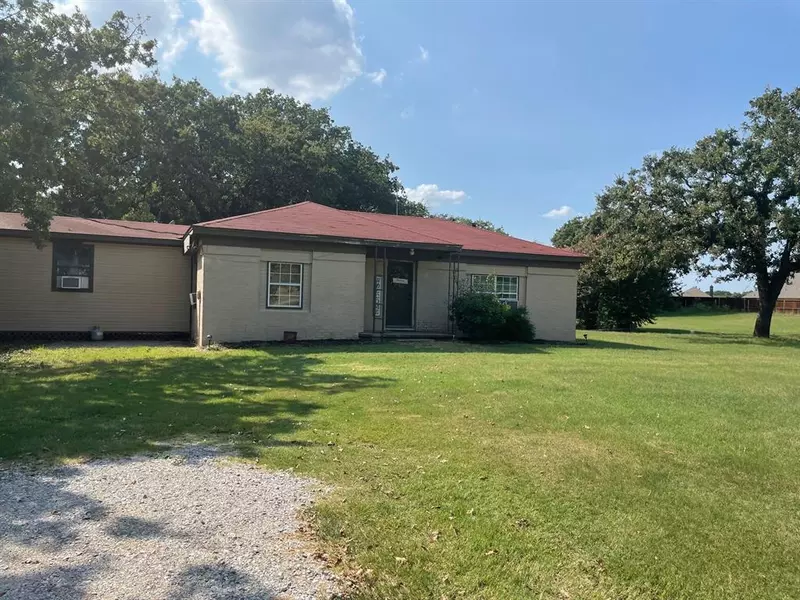 850 Lazy Bend Road, Millsap, TX 76066