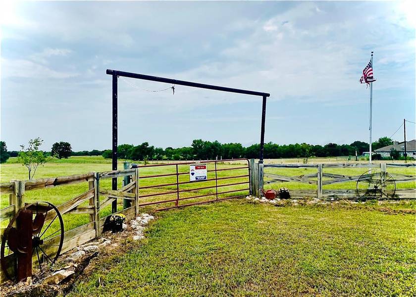 1213 County Road 4870, Leonard, TX 75452