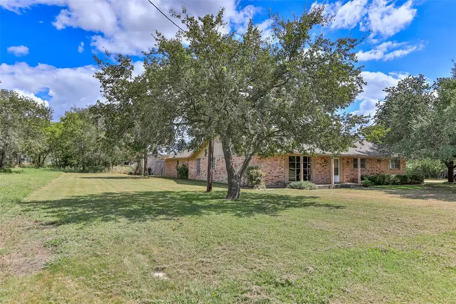 602 N Lee Street, Valley View, TX 76272