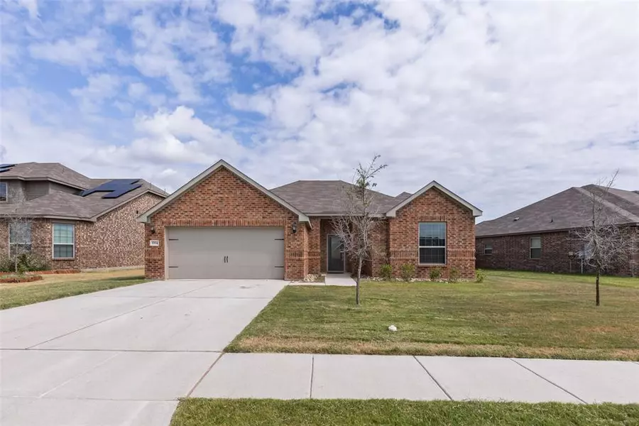 1704 Mackinac Drive, Crowley, TX 76036