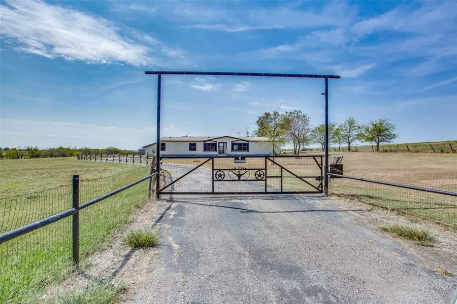 430 County Road 4522, Decatur, TX 76234