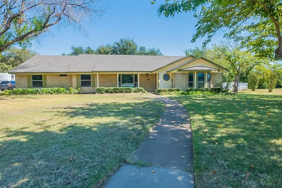 2732 Hurstview Drive, Hurst, TX 76054