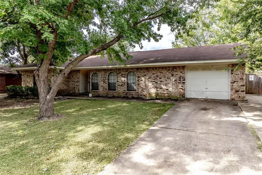 704 Adams Drive, Crandall, TX 75114