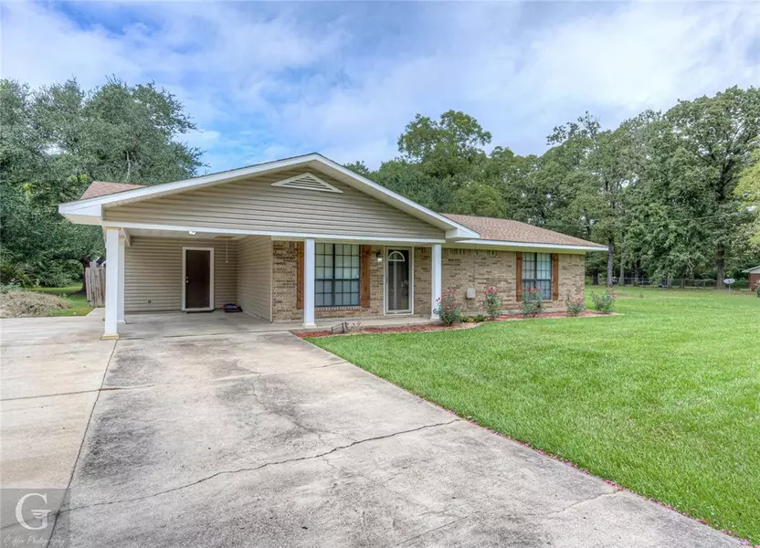 211 Spruce Street, Coushatta, LA 71019