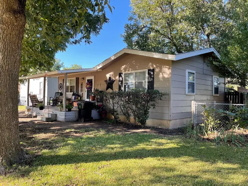 418 Brown Avenue, Tuscola, TX 79562