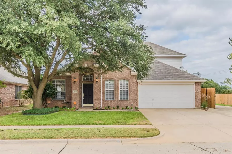 7931 Fox Chase Drive, Arlington, TX 76001