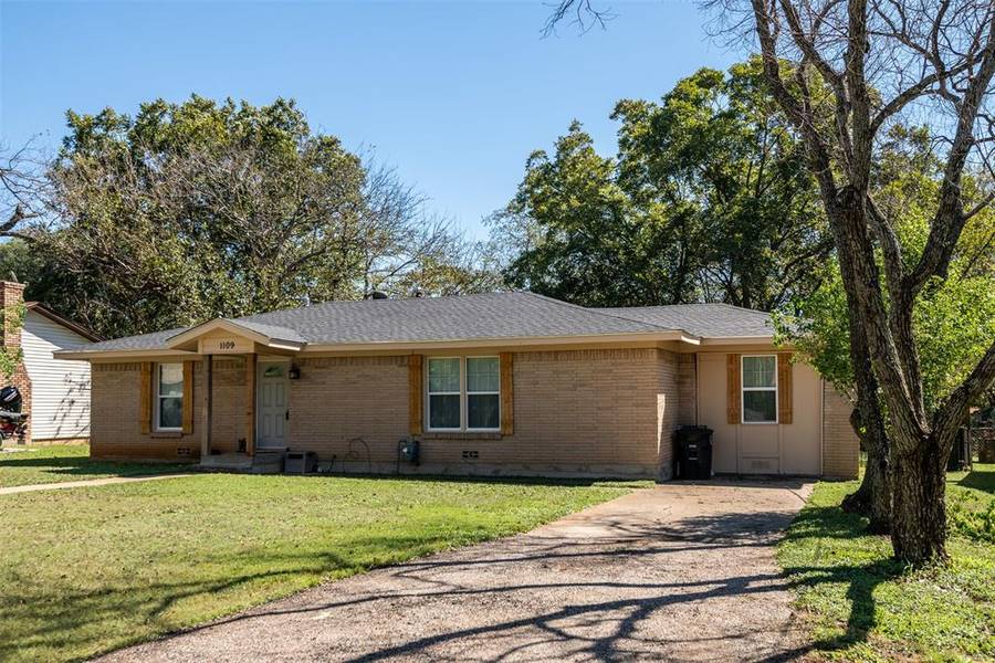 1109 CHESTER Street, Cleburne, TX 76033