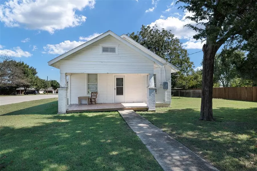 220 N Sycamore, Muenster, TX 76252