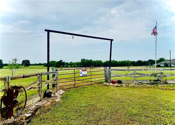 1213 County Road 4870, Leonard, TX 75452