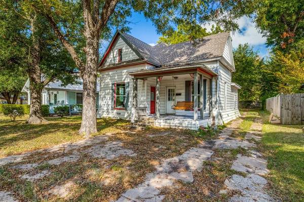 306 W Decatur Street, Ennis, TX 75119