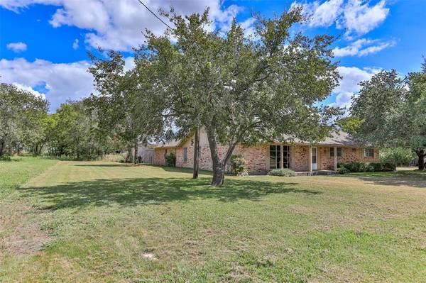 602 N Lee Street,  Valley View,  TX 76272