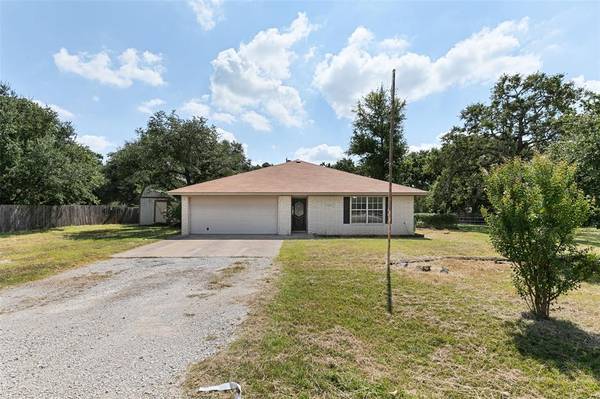 2083 J E Woody Road, Springtown, TX 76082