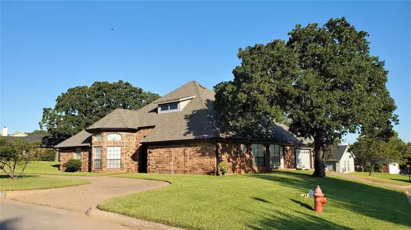 307 Hilltop Drive, Kennedale, TX 76060