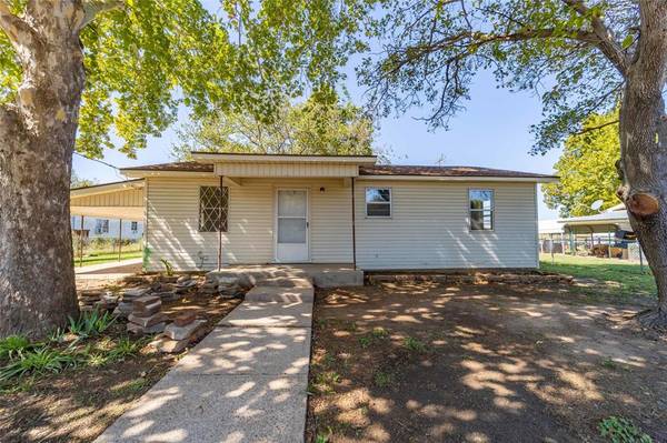 220 S Caddo Street, Lipan, TX 76462