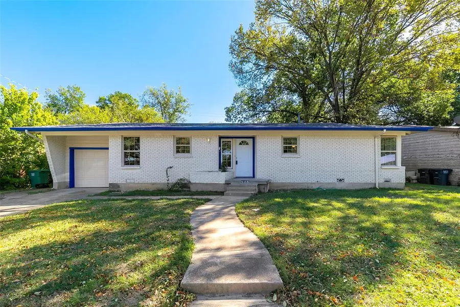 2125 Grandview Drive, Fort Worth, TX 76112