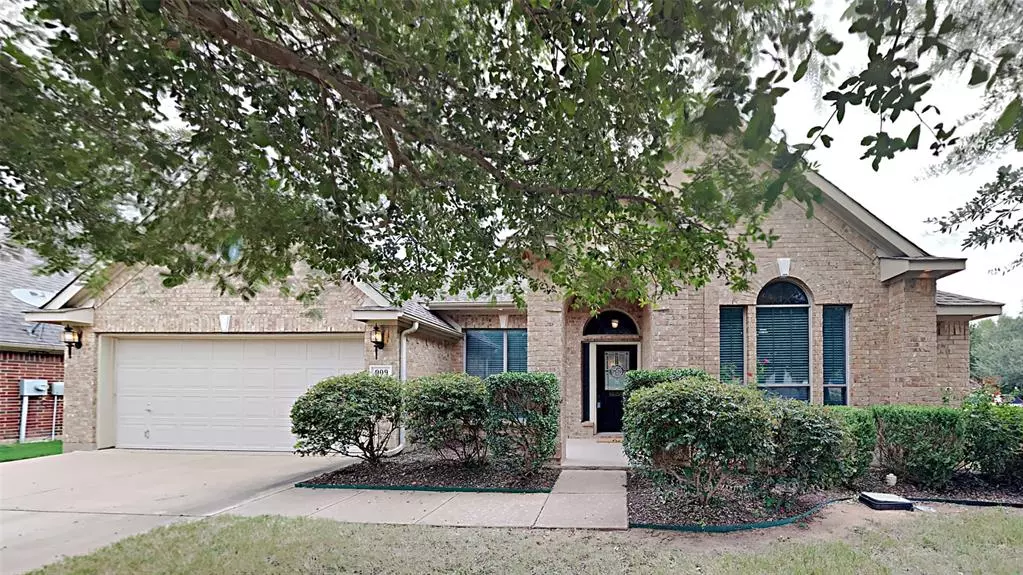 909 Greenwood Drive, Burleson, TX 76028