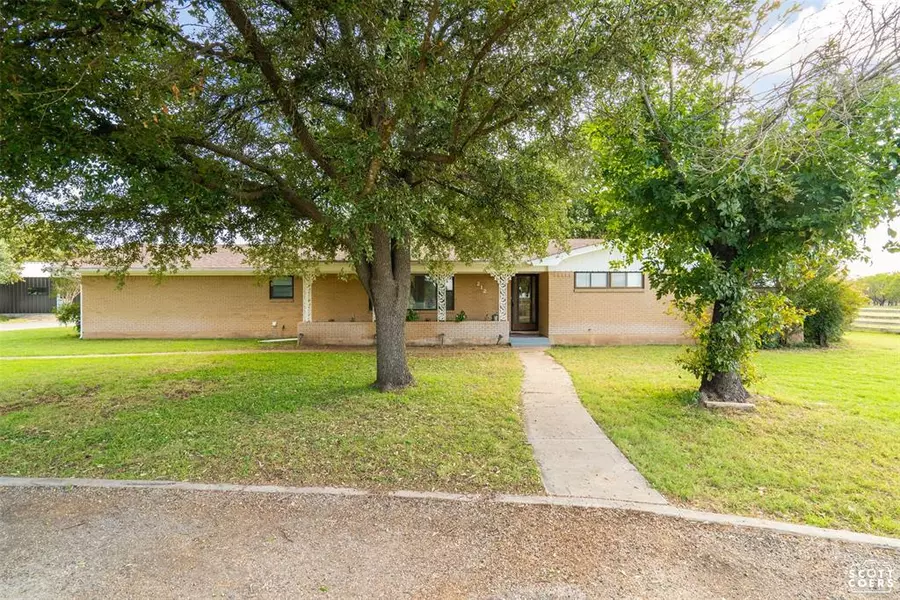 212 Skyview Drive, Early, TX 76802