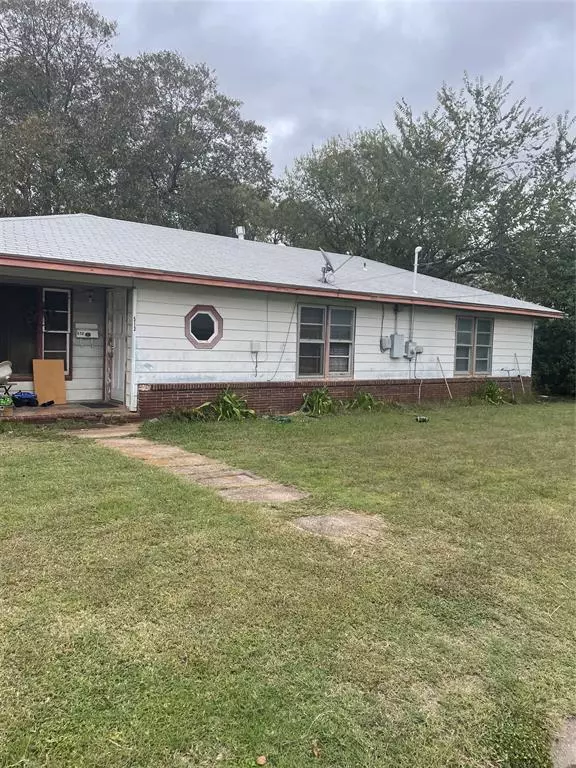 Bowie, TX 76230,513 Lasalle Street