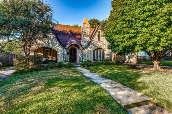 823 Clermont Avenue, Dallas, TX 75223