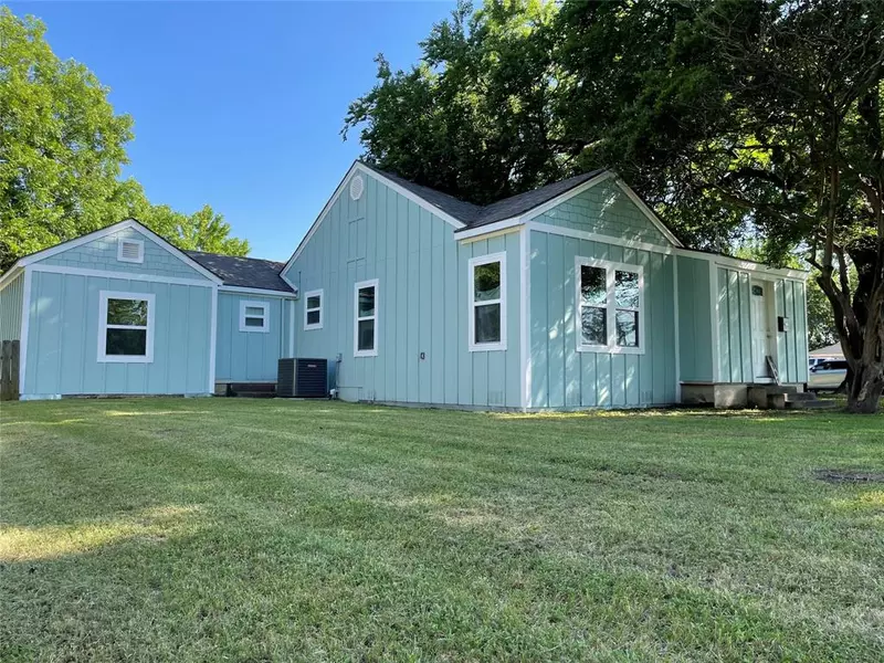 1109 W Lampasas Street, Ennis, TX 75119