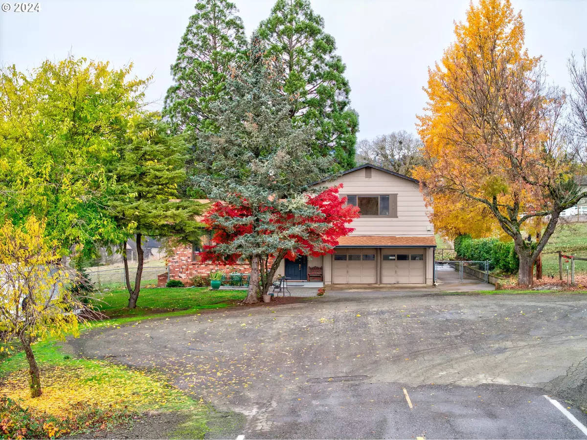 Roseburg, OR 97471,270 GLENWOOD CT