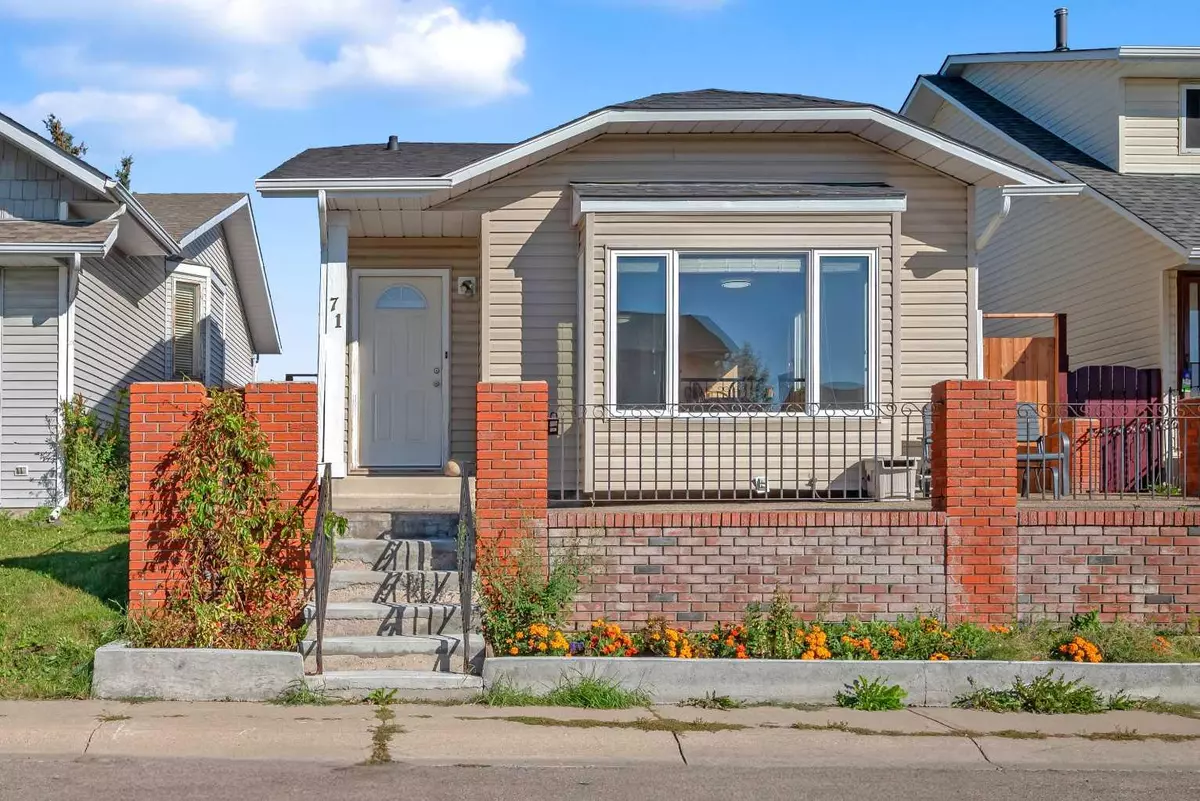 Calgary, AB T3J 2V2,71 Martindale Close NE