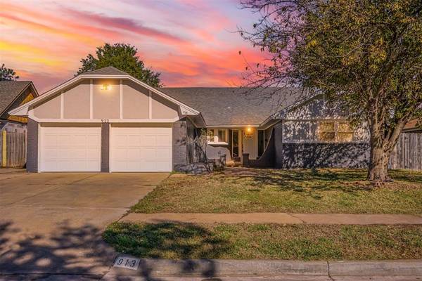 913 NE 4th Street, Moore, OK 73160