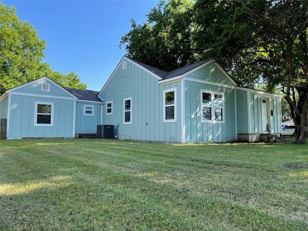 1109 W Lampasas Street, Ennis, TX 75119