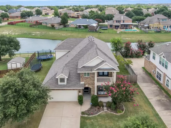 706 Celebrity Court, Midlothian, TX 76065