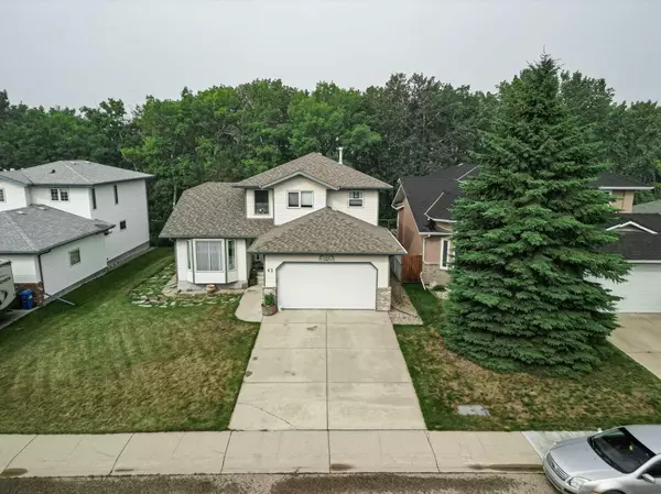 42 Osmond Close, Red Deer, AB T4N 6Y1