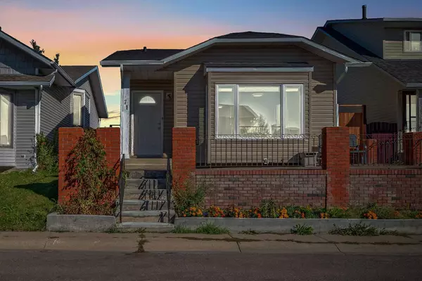 Calgary, AB T3J 2V2,71 Martindale Close NE