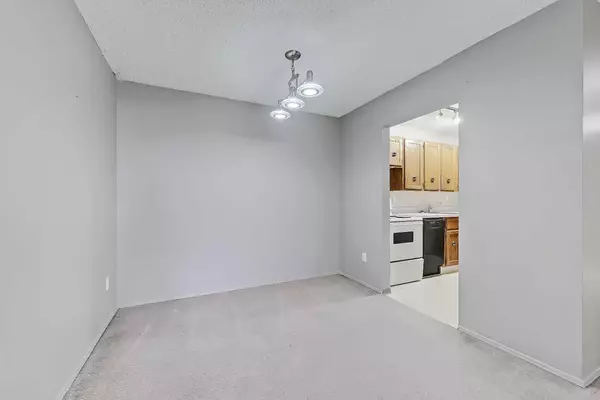 Calgary, AB T2W 2T6,315 Southampton DR Southwest #5312